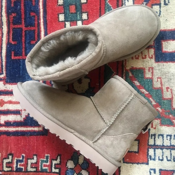 UGG Mini Boots (US 5.5/6 / EU 36) Brand New - Picture 1 of 5